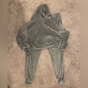 SKIMS Women's Gray Velour Jogger Set